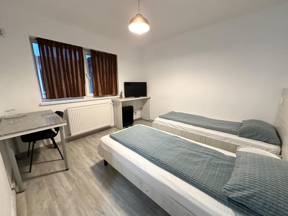 Cazare Muncitori Gilau- Camere cu baie proprie si Parcare Bed and Breakfast in Cluj County