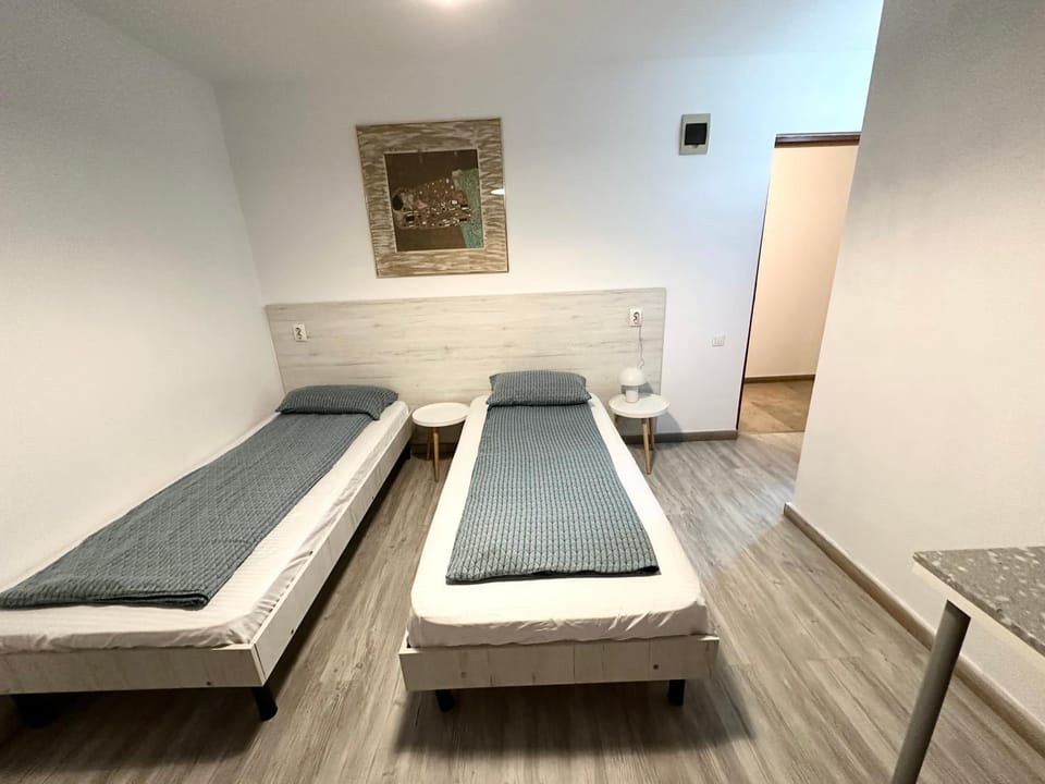 Cazare Muncitori Gilau- Camere cu baie proprie si Parcare Bed and Breakfast in Cluj County