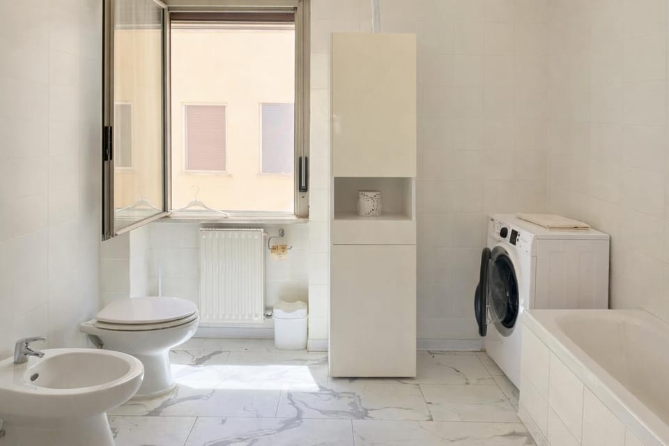 Toilet, Bathroom, Bath, bidet, towels, washing machine