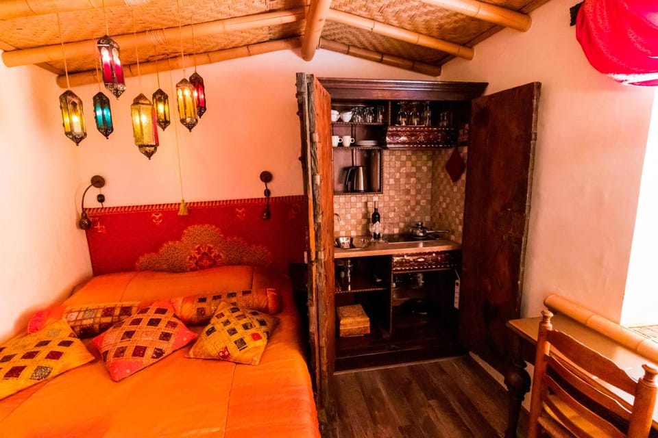 Bed, Kitchen or kitchenette