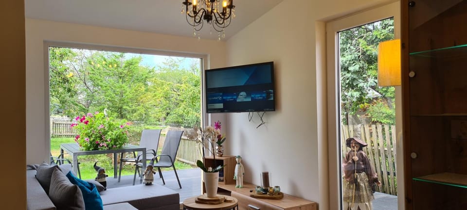 Communal lounge/ TV room, TV and multimedia