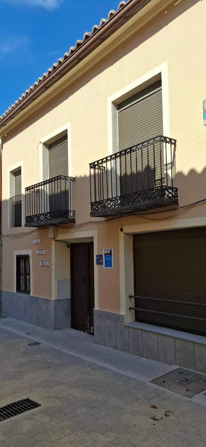 Balcony/Terrace, Street view