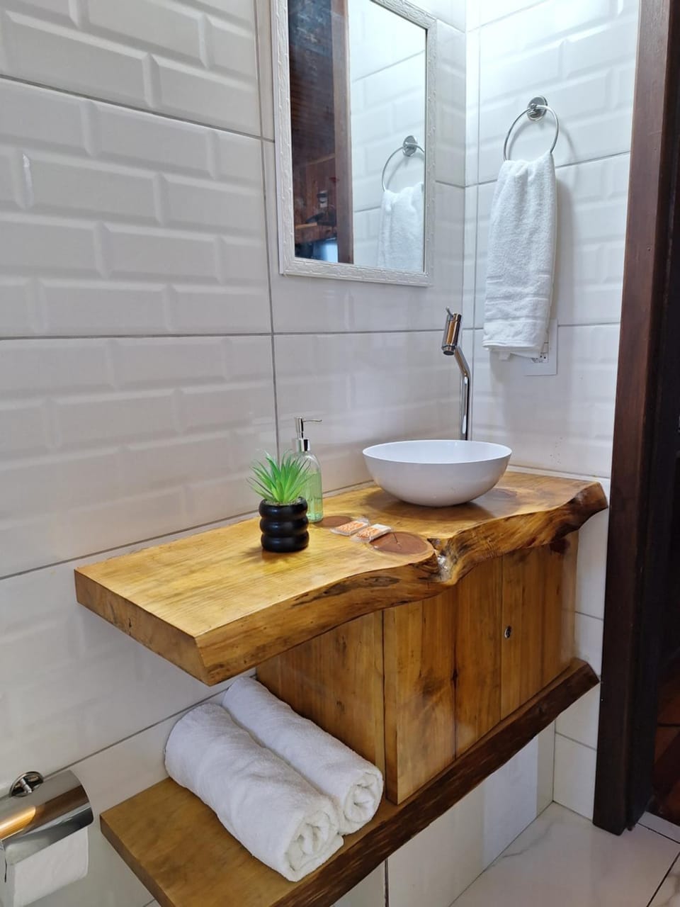 Bathroom, towels