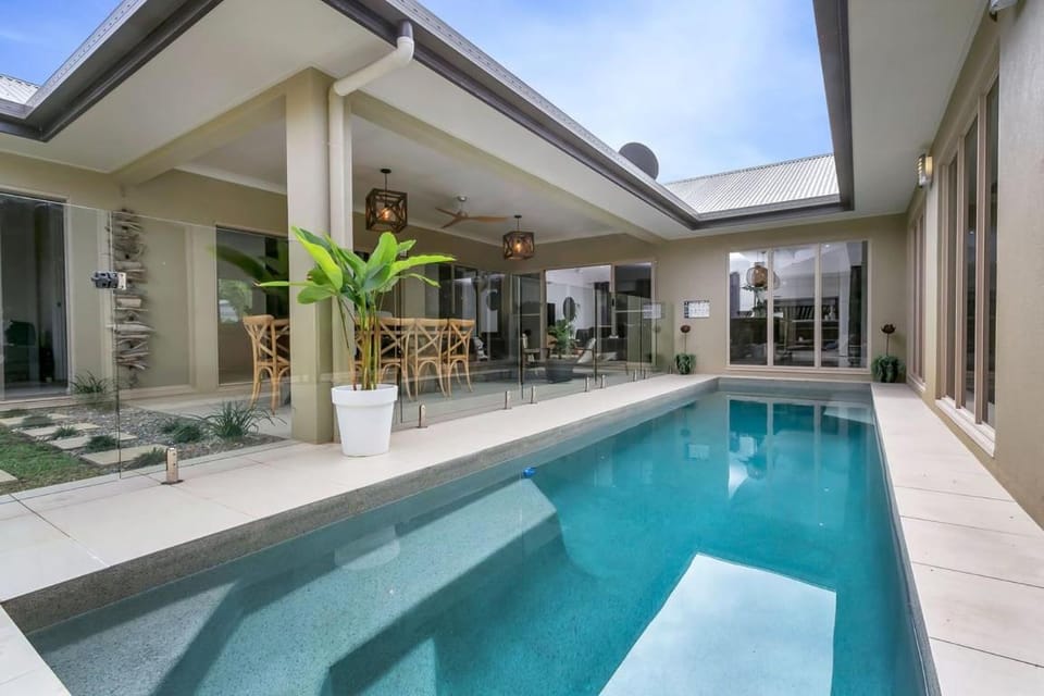Property building, Swimming pool