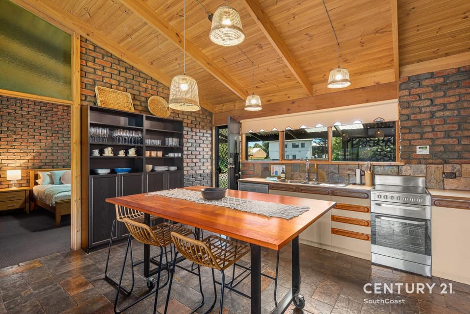 Dining area, kitchen