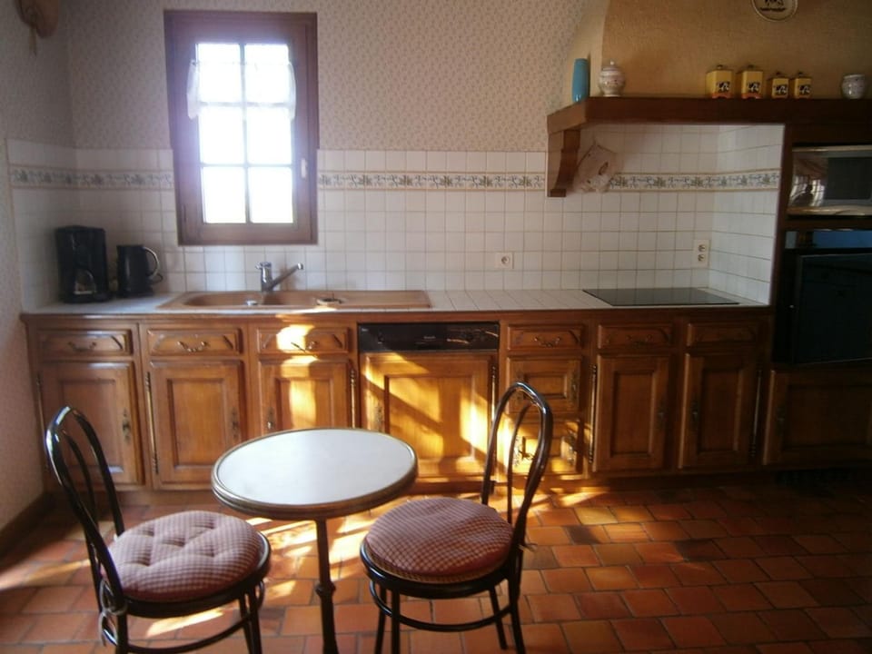 Gîte spacieux avec billard, cheminée & terrasse, près de la forêt de Bercé, Wi-Fi & activités nature - FR-1-410-337 House in Pays de la Loire