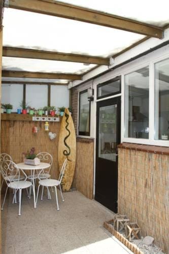 Property building, Patio, Garden, Balcony/Terrace
