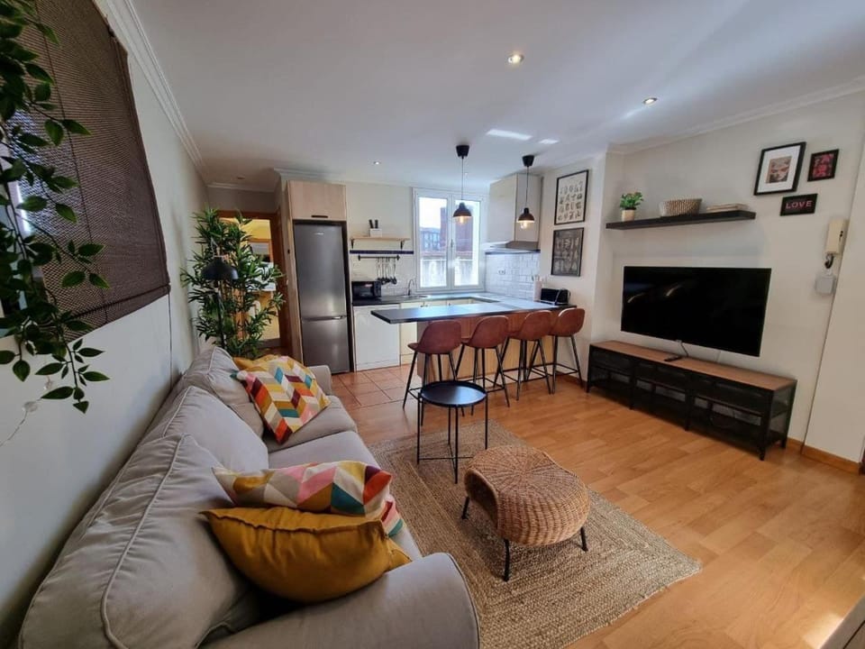 123A - A un paso de la playa, muy luminoso by R2R Consulting Apartment in Gijón