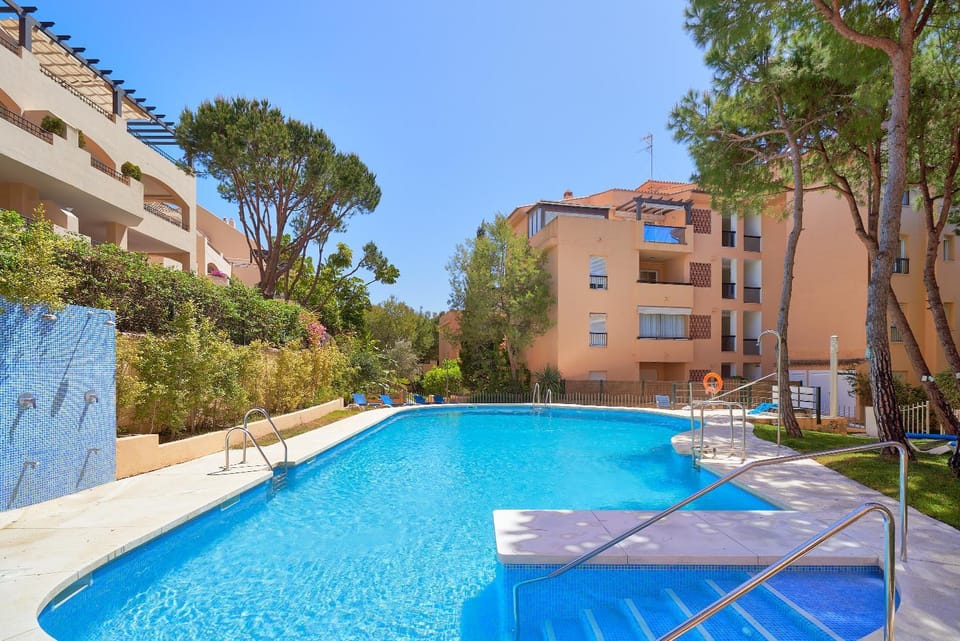 Property building, Solarium, Bathroom, Swimming pool, acessibility