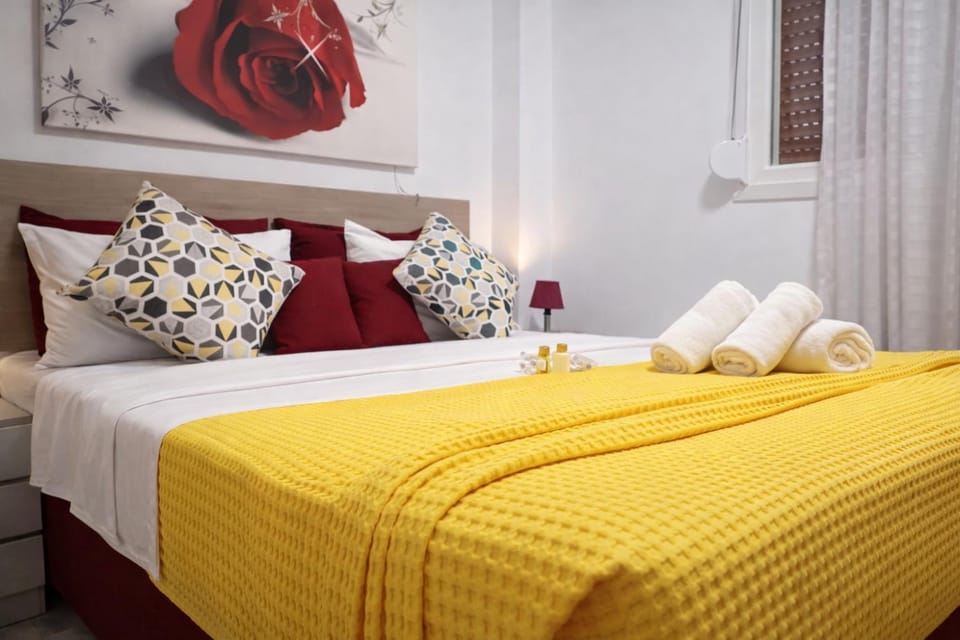 Athens Central Studio fast WiFi Metro Live Football Apartment in Athens