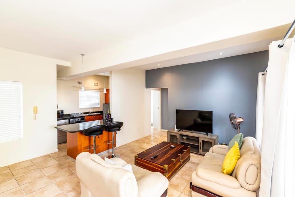TV and multimedia, Kitchen or kitchenette, Living room, Lounge or bar, Seating area, washing machine, washing machine, dryer, kitchen