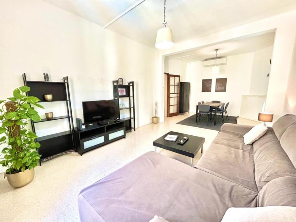 St Julians - Balluta Bay large 3 bedroom apartment Apartment in Sliema