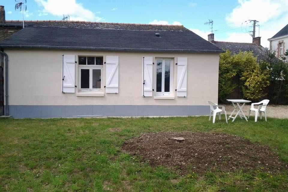 Petite maisonnette atypique et son jardinet House in Brittany