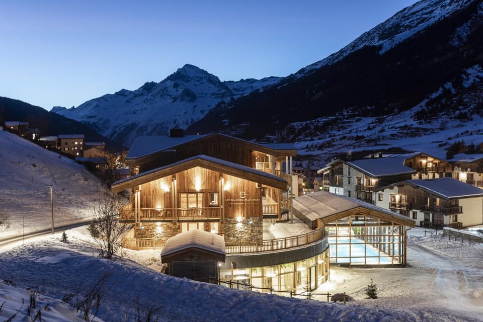 Property building, Winter, Spa and wellness centre/facilities
