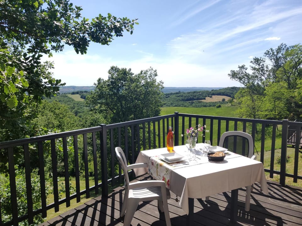 Patio, Spring, Day, Natural landscape, View (from property/room), Balcony/Terrace, Dining area