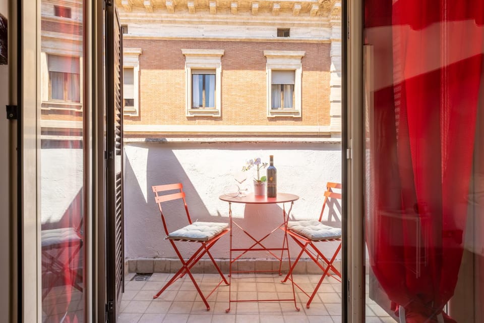 Trevi Fountain Corner - Alberto Sordi Room Bed and Breakfast in Rome
