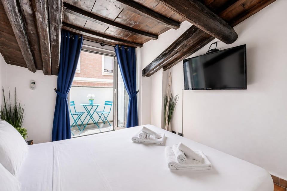 Elegant Stay - Corner to Trevi fountain Apartment in Rome