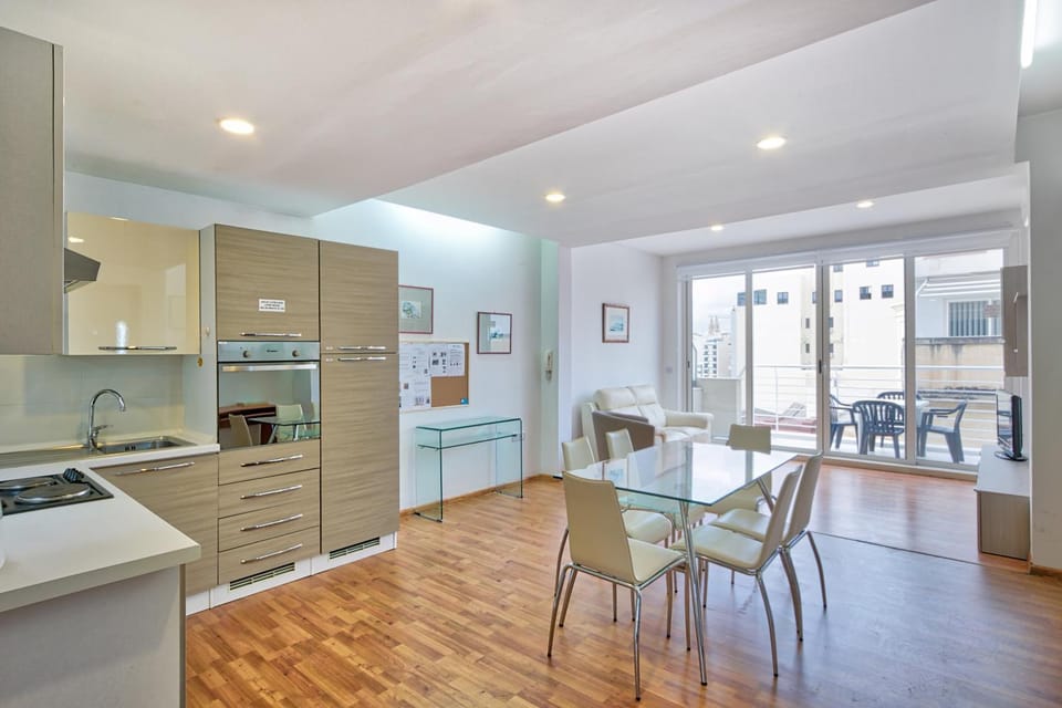 Sant Antnin Penthouse Suite - Sliema Ferries - Sea Views Apartment in Sliema