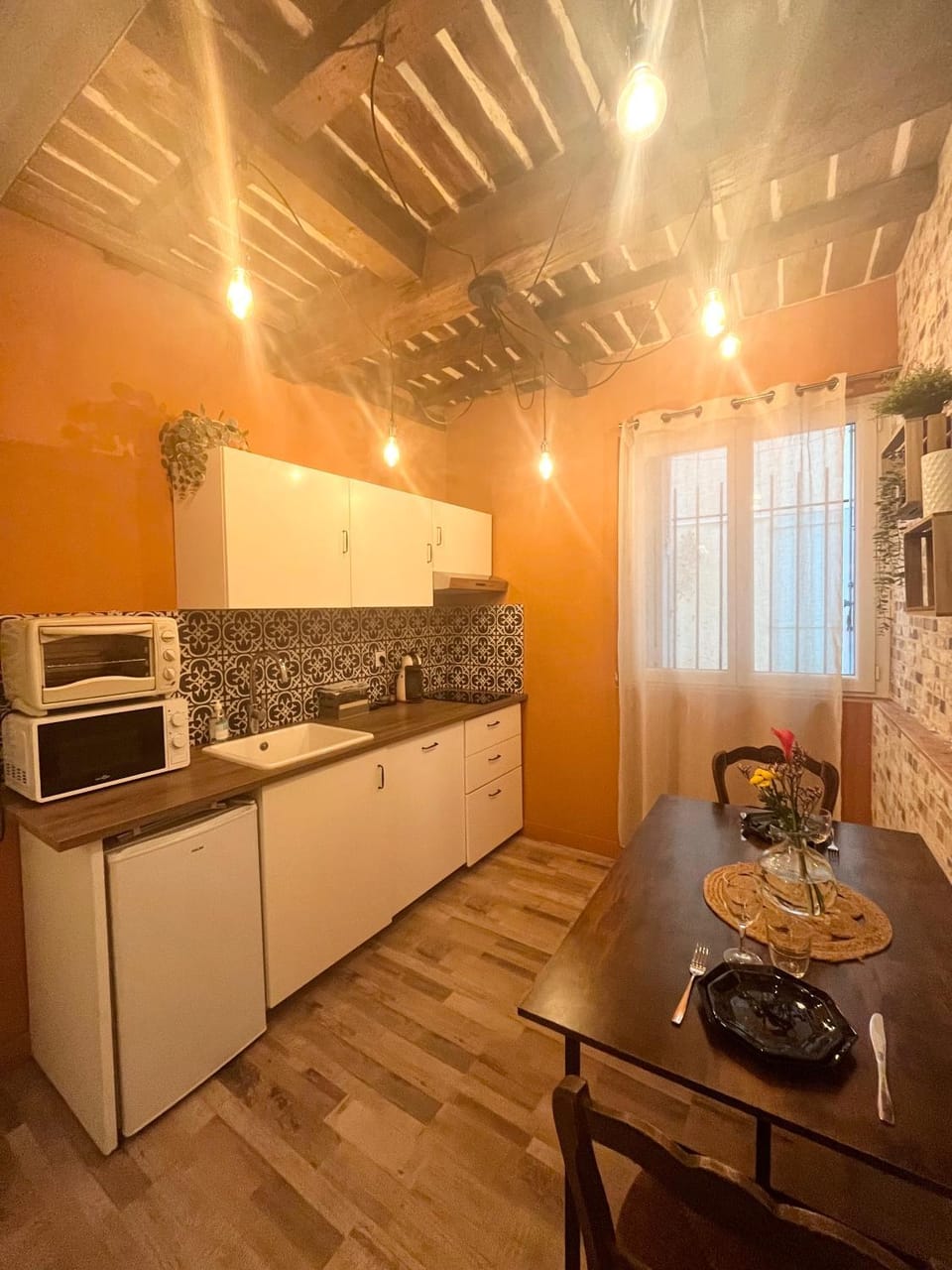Kitchen or kitchenette, Dining area, minibar, pet friendly, stove