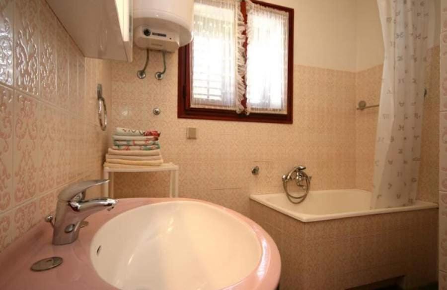 Bathroom, Bath, towels