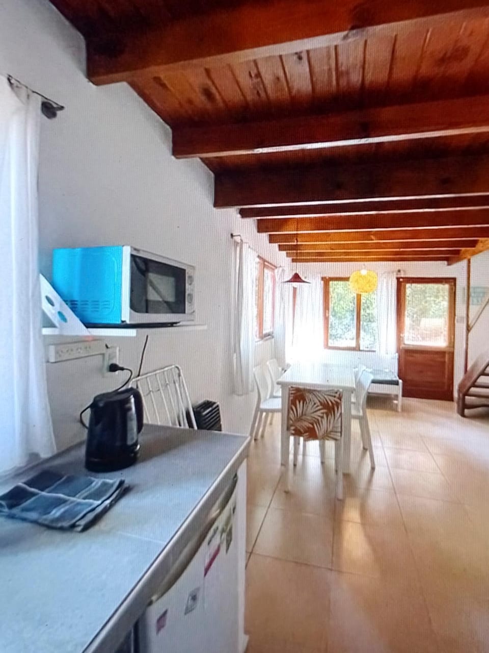 Kitchen or kitchenette, minibar
