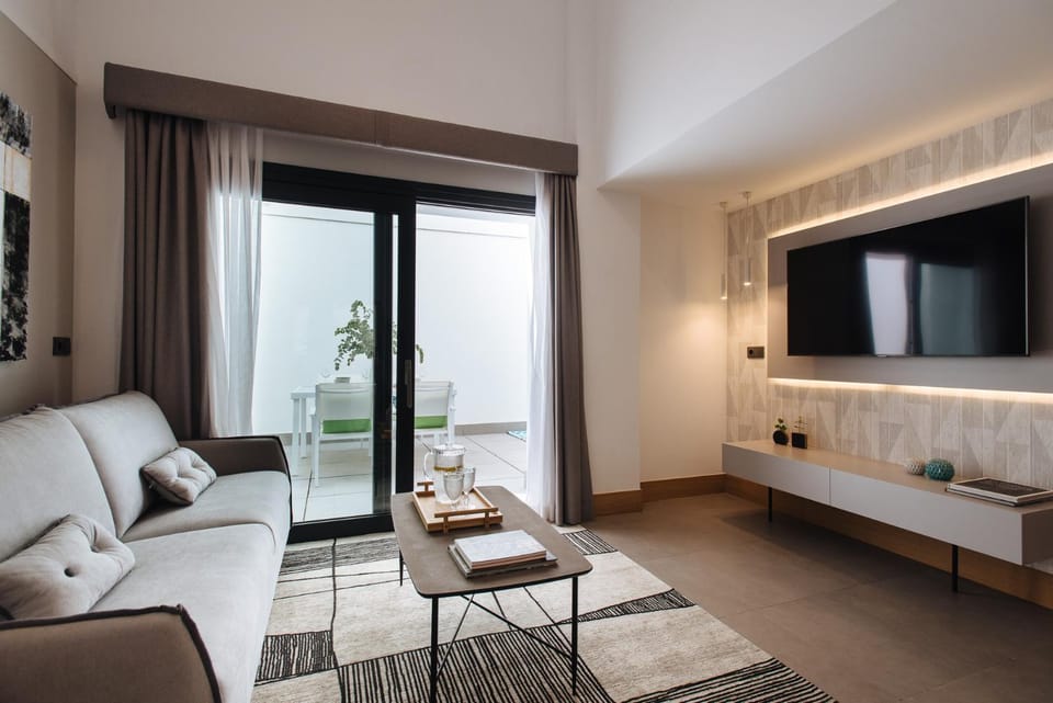 Communal lounge/ TV room, TV and multimedia, Living room, Seating area