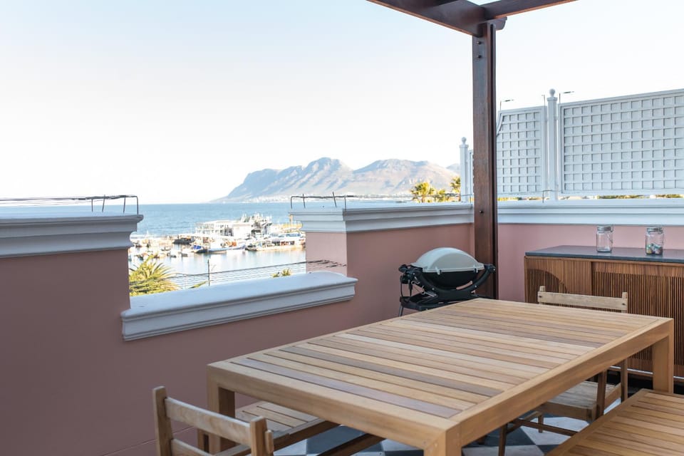 View (from property/room), Balcony/Terrace, Dining area