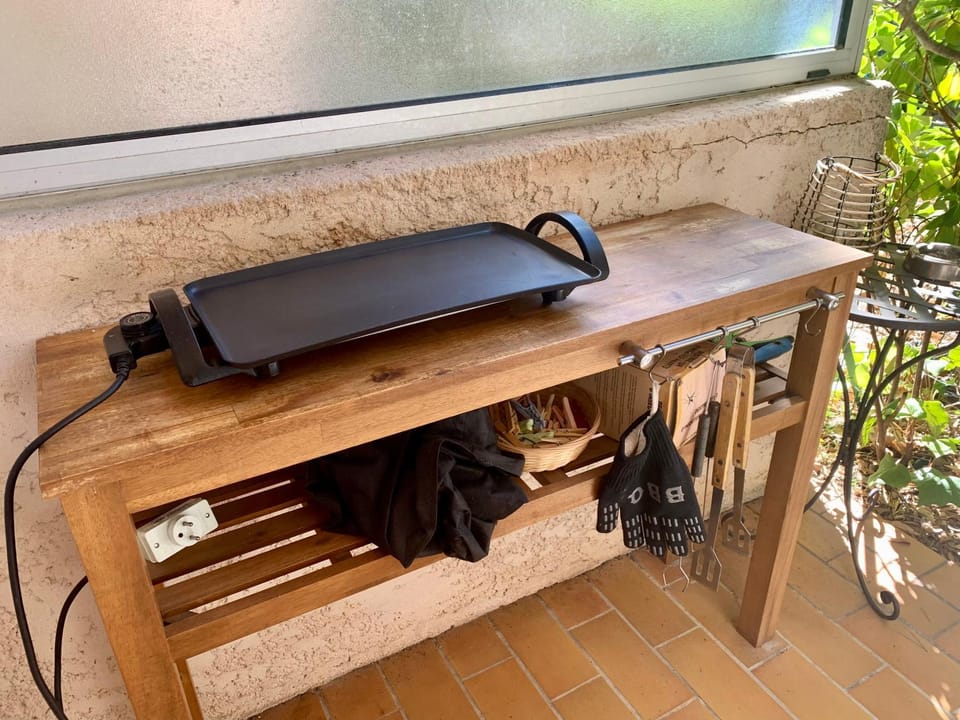 PORTISSOL T1 RDJ CLIM PARKING PRIVATIF 300m PLAGE Apartment in Sanary-sur-Mer