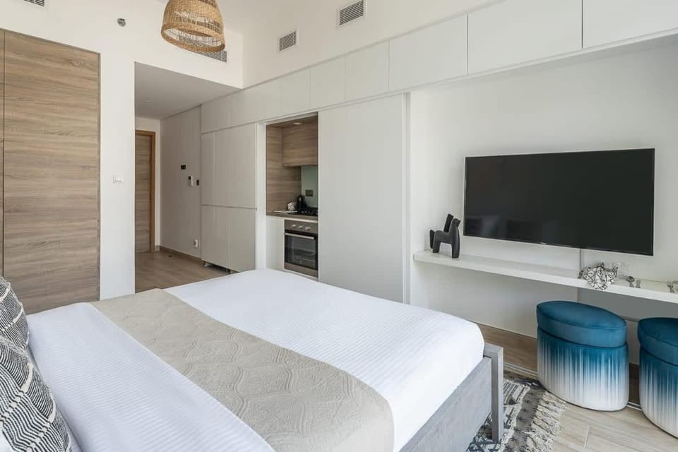 Frank Porter - Studio One Apartment in Dubai