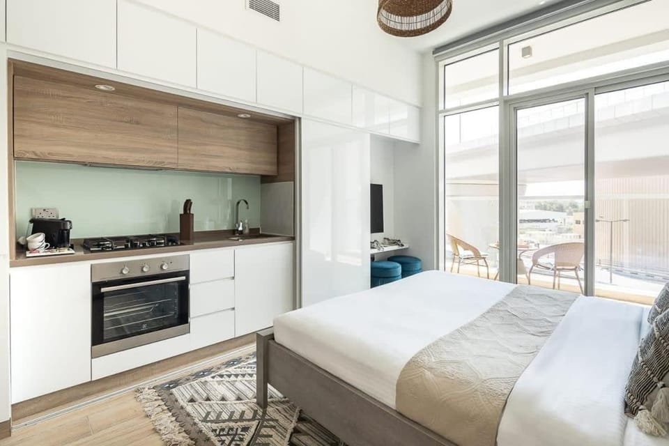 Frank Porter - Studio One Apartment in Dubai