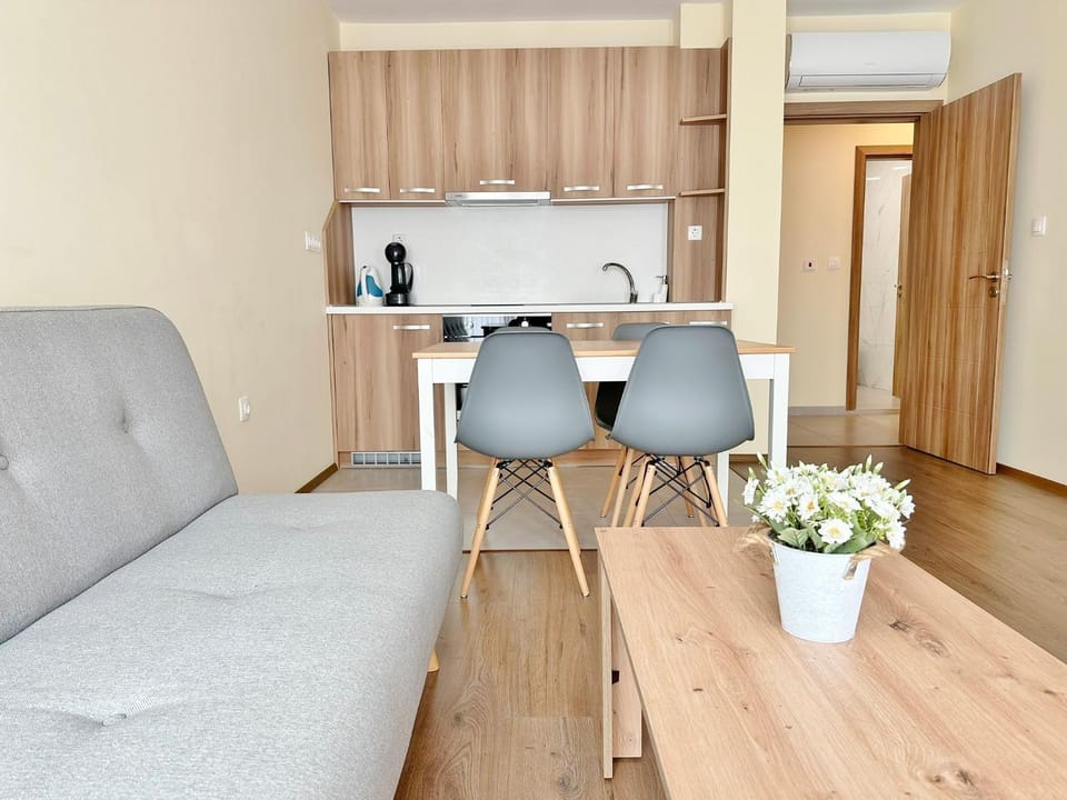 Kitchen or kitchenette, Living room, Seating area, Dining area, kitchen, kitchen, air conditioner, air conditioner