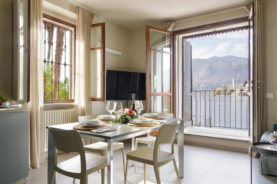 Seating area, Lake view