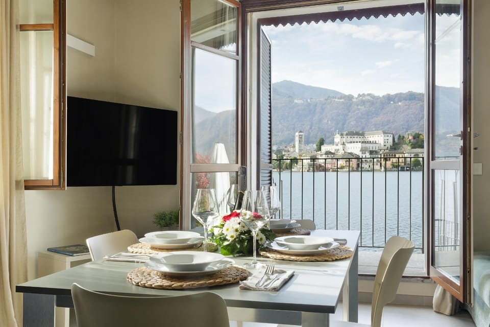 Seating area, Lake view