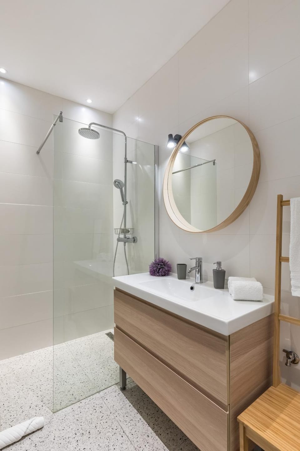 Shower, Toilet, Bathroom, internet, towels