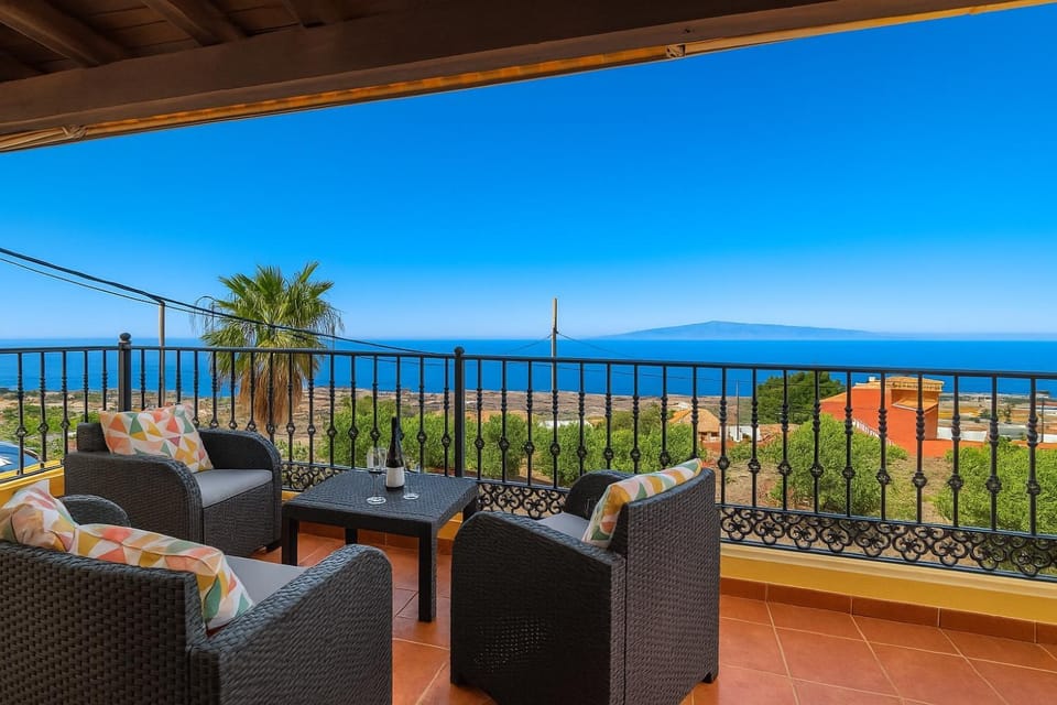 Natural landscape, View (from property/room), Balcony/Terrace, Seating area, Sea view