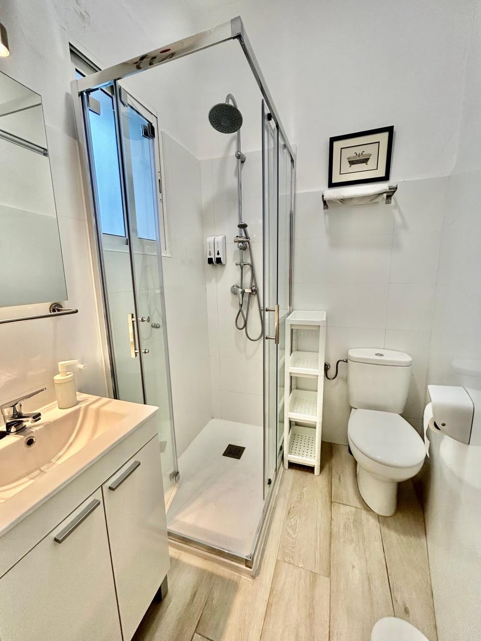 Acogedor apt 8pax 4Bdr 2Bth- CozyHomeSevilla2 Apartment in Seville