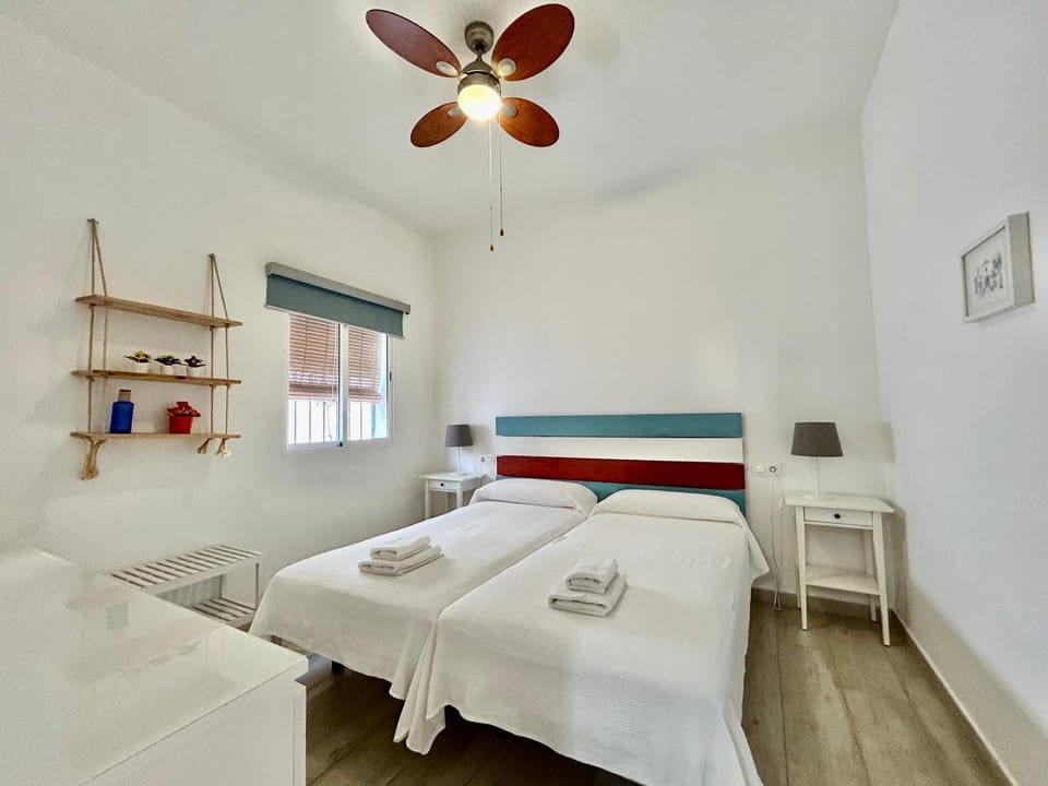 Acogedor apt 8pax 4Bdr 2Bth- CozyHomeSevilla2 Apartment in Seville