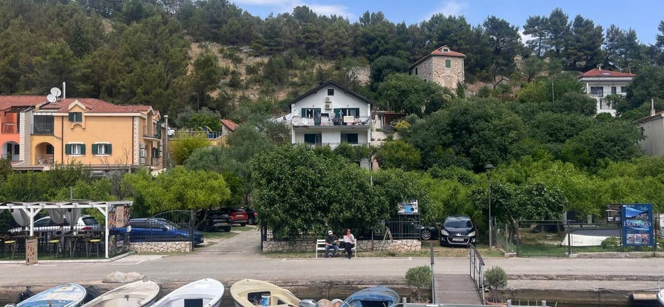 Property building, Garden, Parking