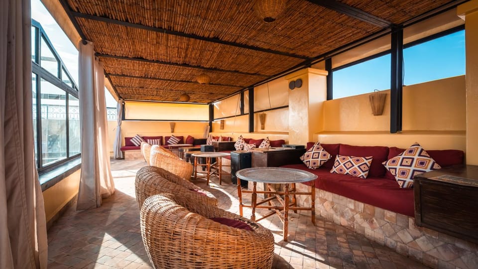 Patio, Restaurant/places to eat, Living room