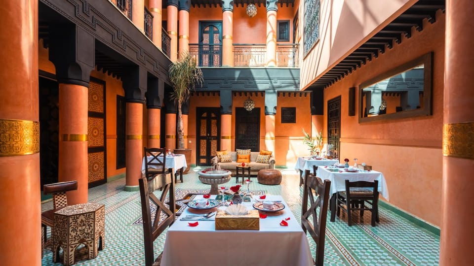 Patio, Restaurant/places to eat, Day, Living room, Food and drinks, Banquet/Function facilities, Seating area, Food