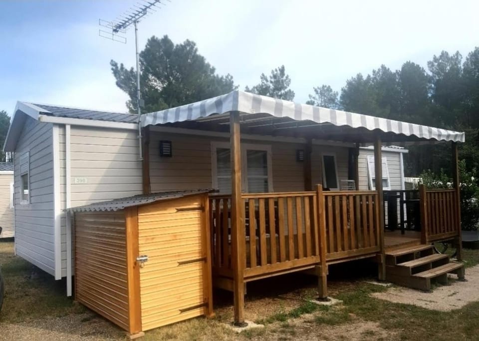 Mobilhome Contis aux Camping des Dunes Campground/ 
RV Resort in Saint-Julien-en-Born