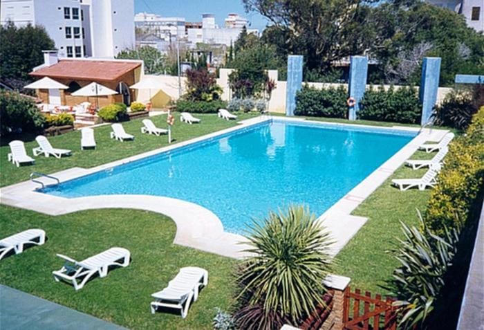 Day, Pool view