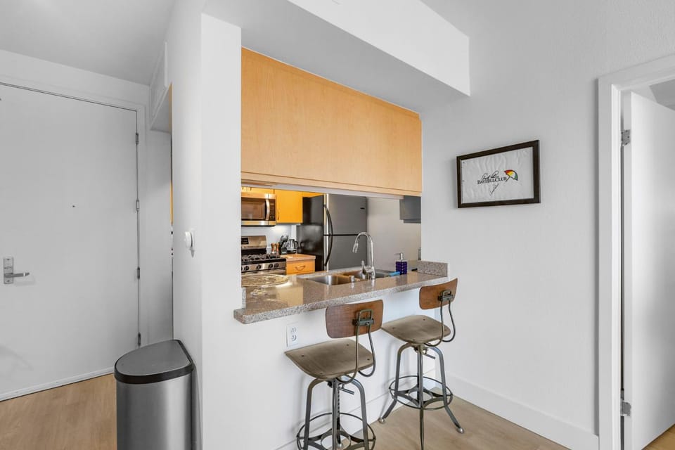 1 Luxury Apartment Apartment in Santa Monica