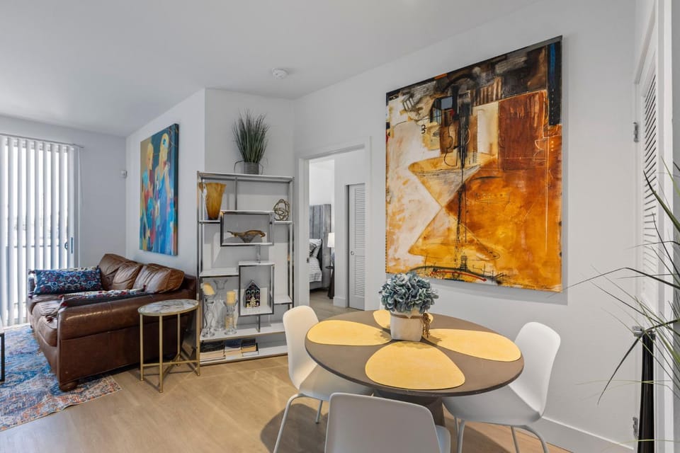 1 Luxury Apartment Apartment in Santa Monica