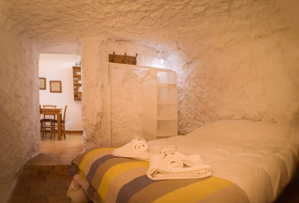 Photo of the whole room, Bedroom, towels