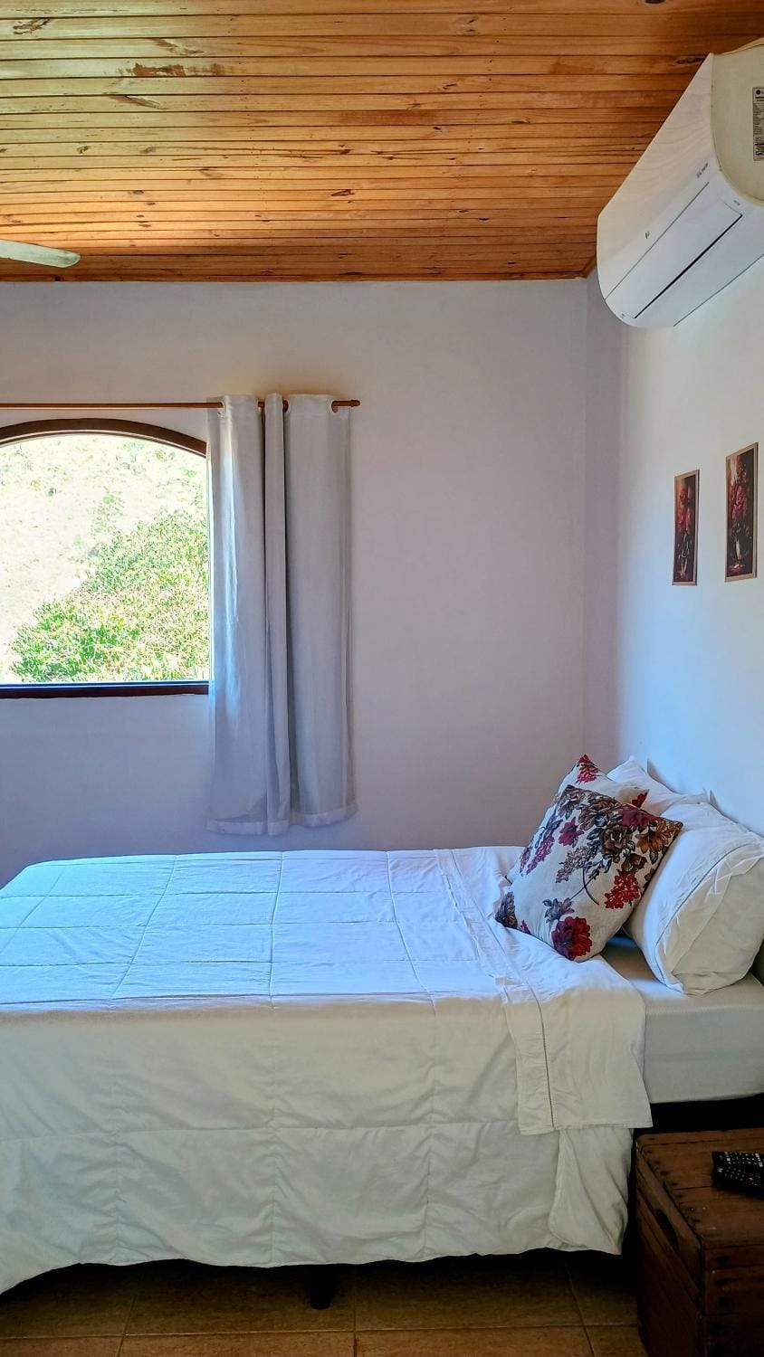 Bed, Bedroom, air conditioner