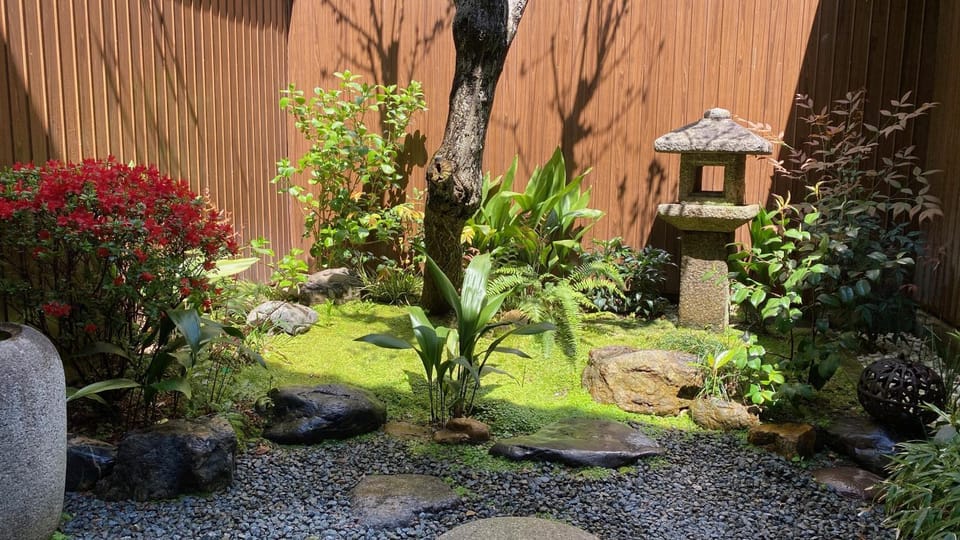 Garden, Photo of the whole room, Garden view