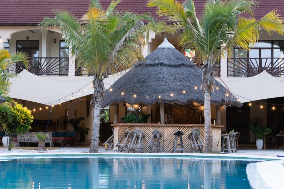 Property building, Restaurant/places to eat, Lounge or bar