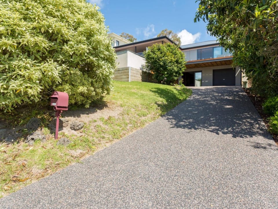 Poolside Getaway Dromana House in Dromana
