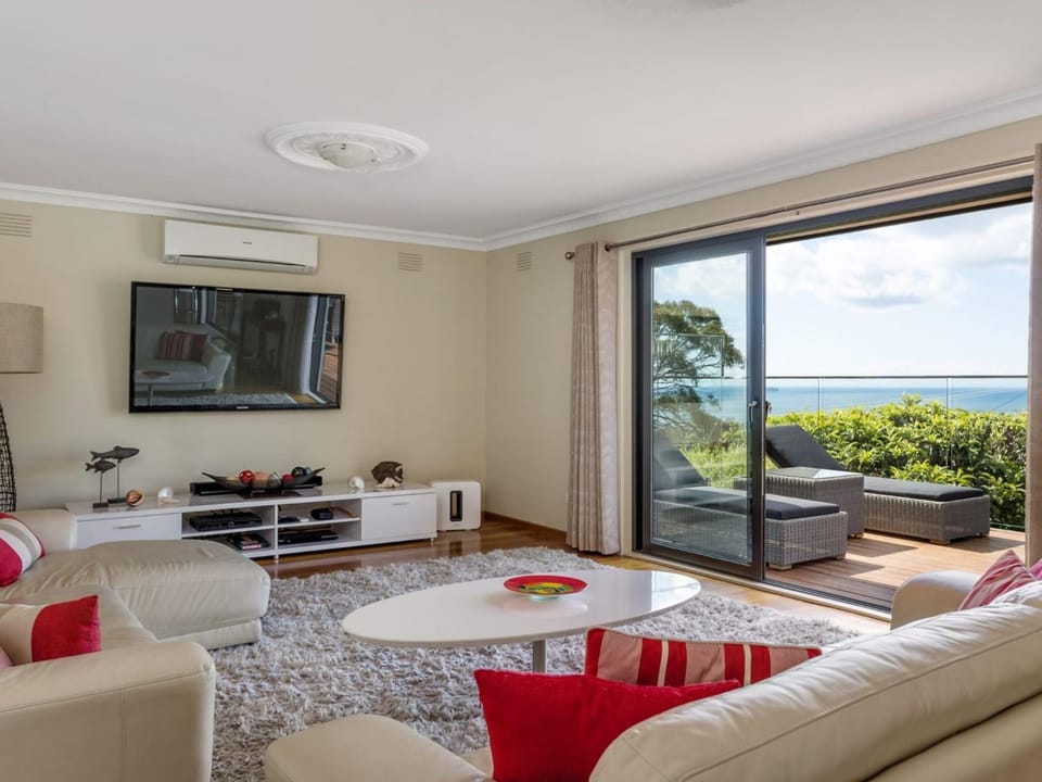 Poolside Getaway Dromana House in Dromana